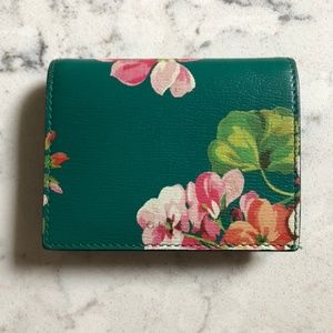 Gucci teal floral wallet 🌸